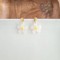 Dainty Daisy Earrings